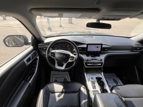 Used 2023 Ford Explorer XLT w/ Equipment Group 202A image 3