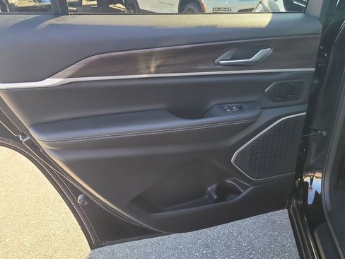 New 2026 Jeep Grand Cherokee L Limited RWD image 11