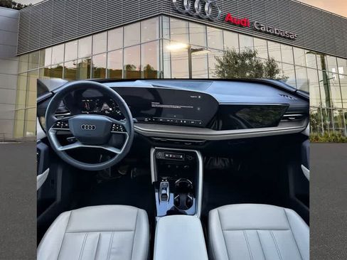 Used 2025 Audi Q5 Premium w/ Convenience Package AWD/4WD image 3