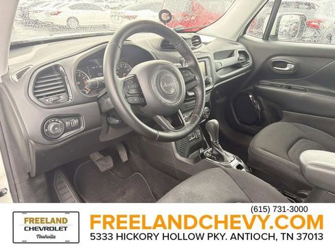 Used 2017 Jeep Renegade Altitude FWD image 25