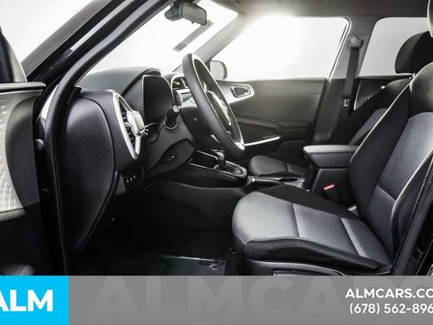 Used 2025 Kia Soul LX image 16