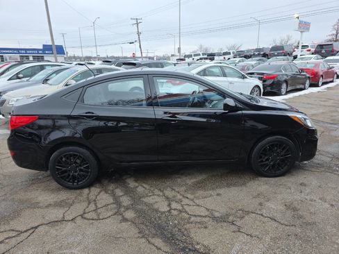 Used 2013 Hyundai Accent GLS w/ Premium Pkg image 7