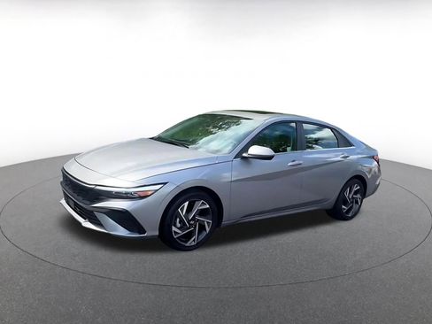 Used 2025 Hyundai Elantra Limited image 8
