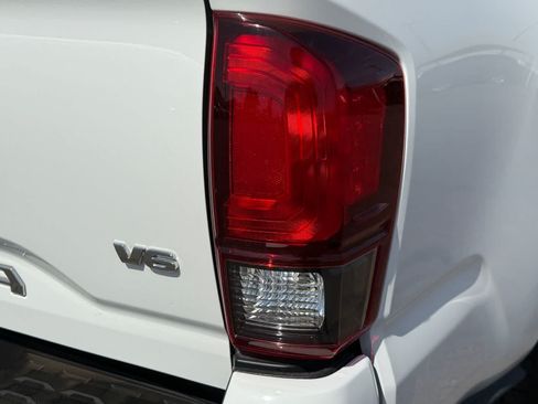 Used 2022 Toyota Tacoma SR AWD/4WD image 9