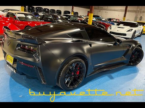 Used 2016 Chevrolet Corvette Z06 w/ 3LZ Preferred Equipment Group RWD image 2