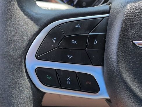 Used 2024 Chrysler Pacifica Touring-L FWD image 30