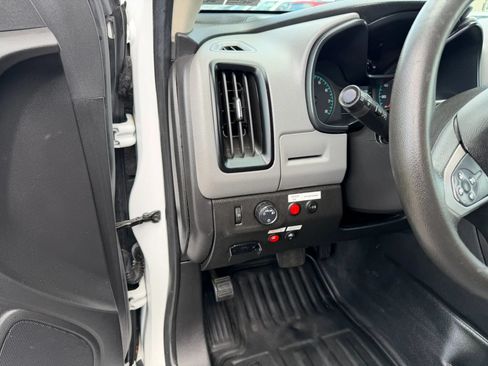 Used 2019 Chevrolet Colorado W/T w/ WT Convenience Package RWD image 13
