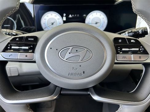 Used 2024 Hyundai Elantra SEL w/ Convenience Package image 9