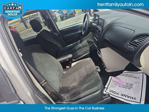 Used 2018 Dodge Grand Caravan SE image 18