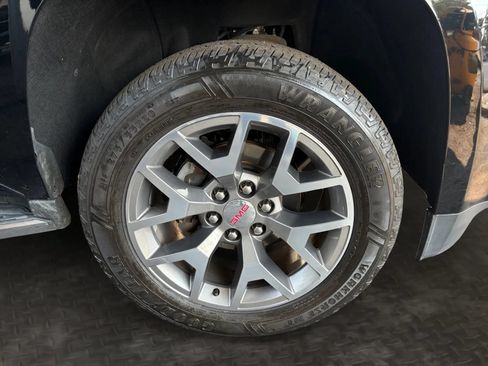 Used 2017 GMC Yukon SLT AWD/4WD image 39