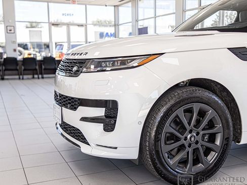 Used 2024 Land Rover Range Rover Sport Dynamic SE AWD/4WD image 5
