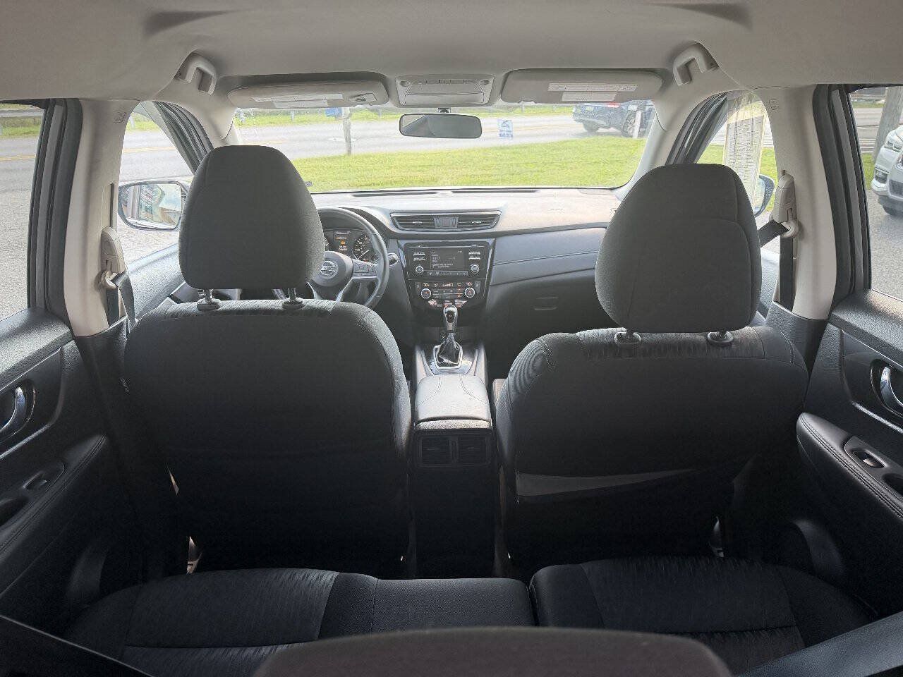 Used 2017 Nissan Rogue SV AWD/4WD image 19