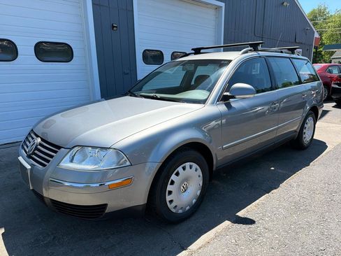 Used 2004 Volkswagen Passat GL FWD image 1