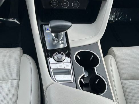 Used 2024 Genesis G70 2.5T image 19