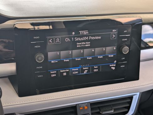 Used 2025 Volkswagen Taos SE w/ Panoramic Sunroof Package FWD image 29