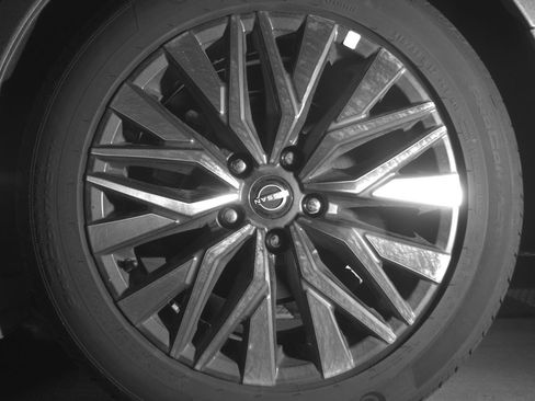 Used 2025 Nissan Altima 2.5 SV image 13