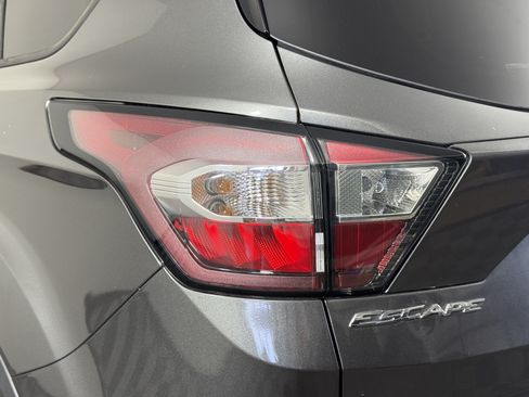 Used 2017 Ford Escape SE w/ SE Sport Appearance Package AWD/4WD image 8