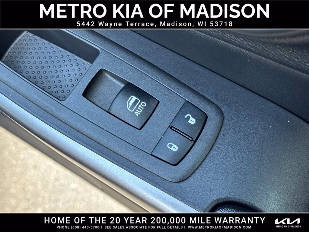 Used 2021 Jeep Cherokee Latitude Lux w/ Comfort/Convenience Group AWD/4WD image 42