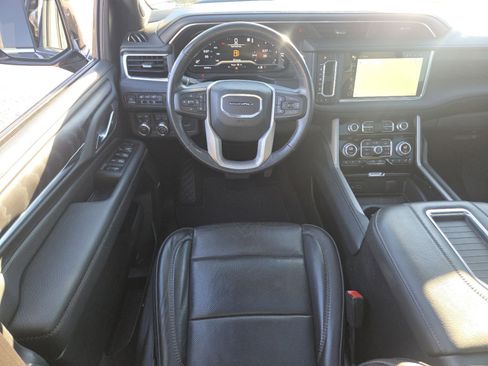 Used 2022 GMC Yukon XL Denali image 32