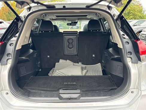 Used 2018 Nissan Rogue SL w/ Premium Package image 12