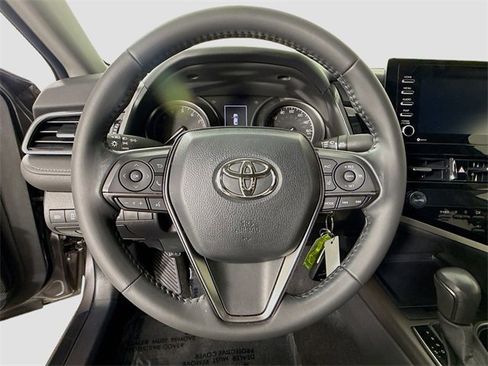 Certified 2022 Toyota Camry SE image 11