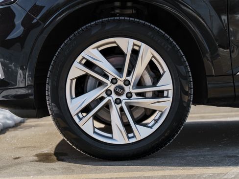 Used 2023 Audi Q7 Premium w/ Convenience Package image 30