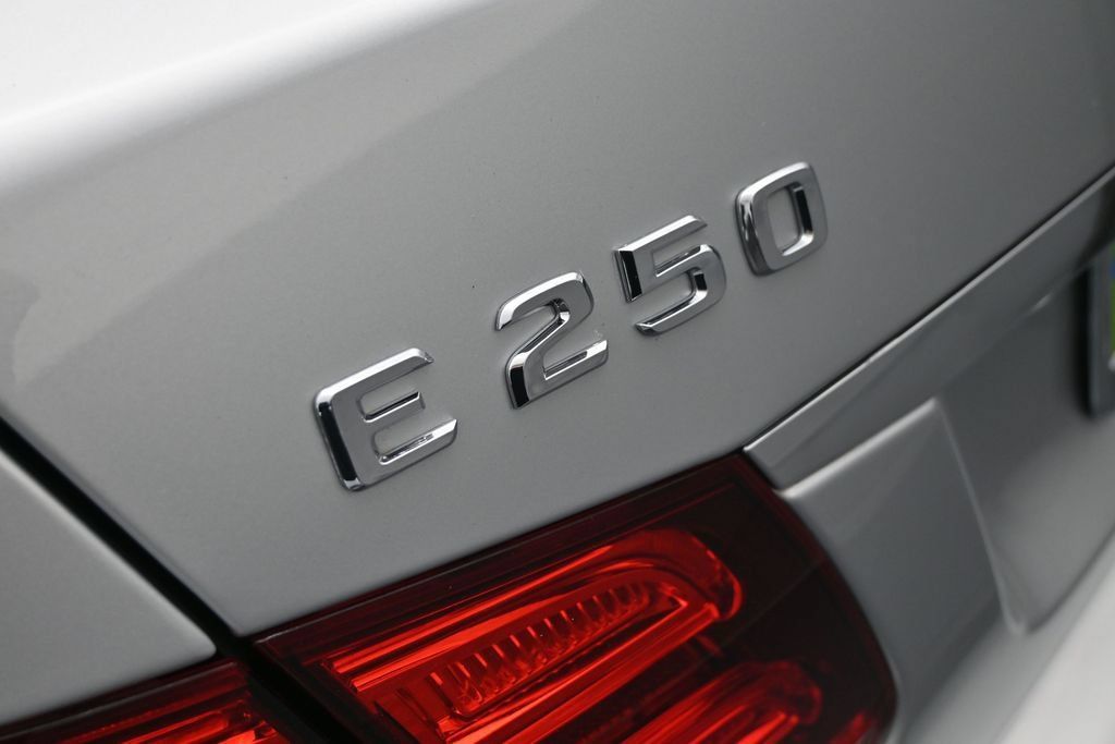 Used 2014 Mercedes-Benz E 250 BlueTEC Sedan image 17