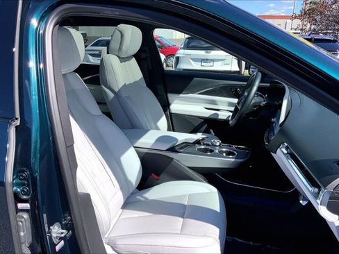 Used 2024 Cadillac Lyriq Luxury AWD/4WD image 6