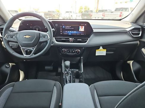 New 2025 Chevrolet TrailBlazer LT w/ Convenience Package image 2