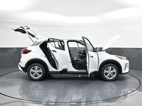 Certified 2025 Nissan Kicks Play S FWD image 41