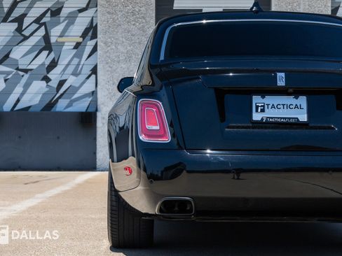 Used 2023 Rolls-Royce Phantom Extended Wheelbase RWD image 14
