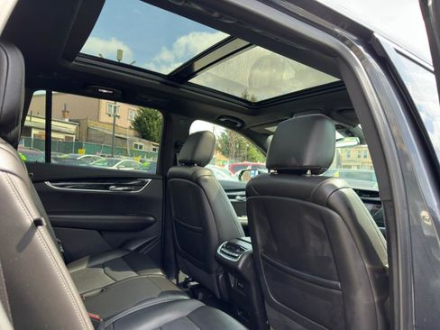 Used 2022 Cadillac XT6 Premium Luxury AWD/4WD image 16