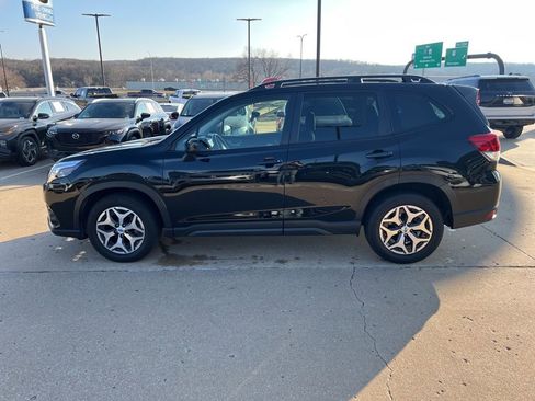 Used 2023 Subaru Forester Premium image 13