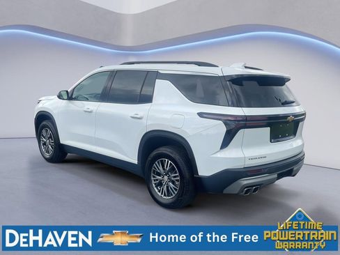 Used 2025 Chevrolet Traverse LT FWD image 4
