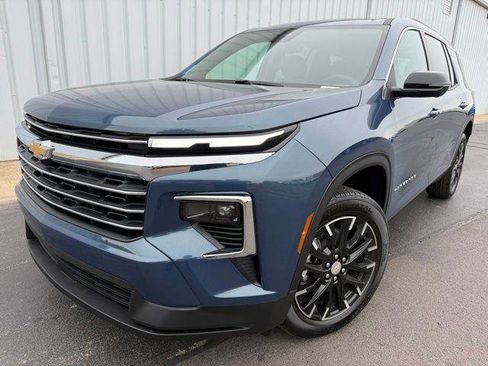New 2026 Chevrolet Traverse LT FWD image 1