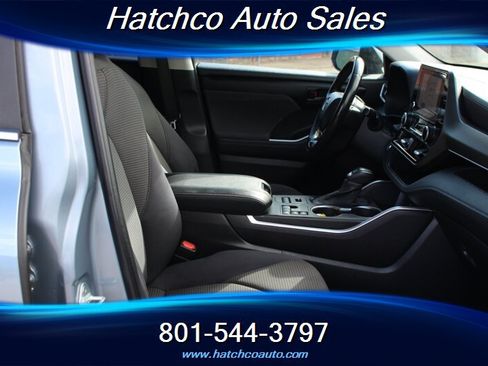 Used 2023 Toyota Highlander LE AWD/4WD image 22