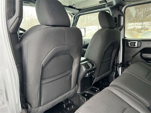 Used 2022 Jeep Gladiator Sport image 16