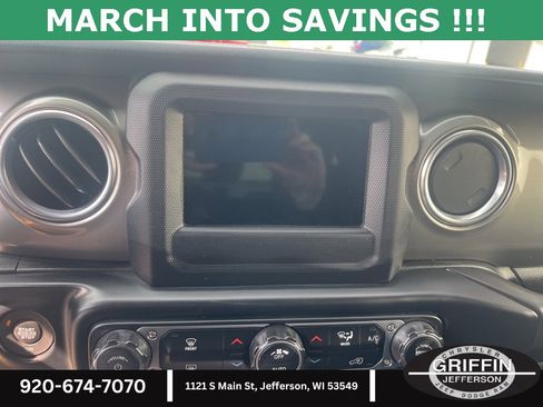 Used 2019 Jeep Wrangler Unlimited Sahara image 11