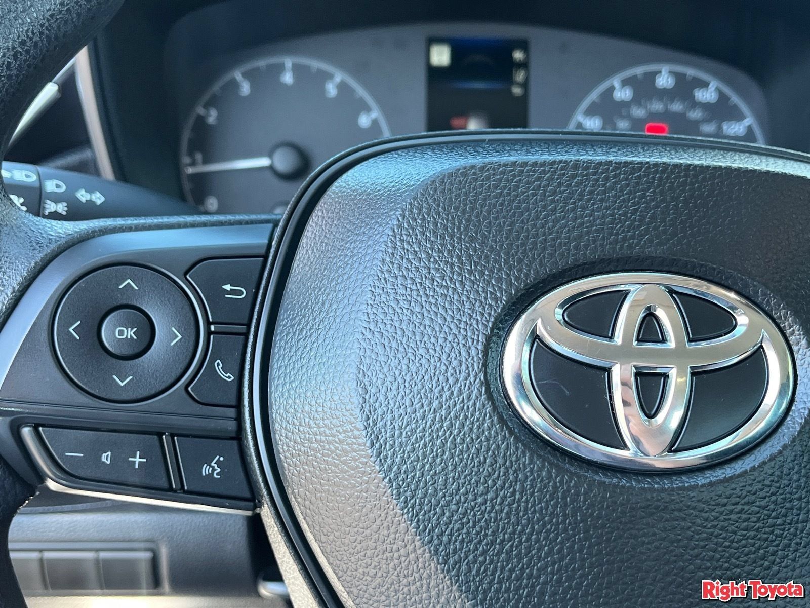 Certified 2025 Toyota Corolla LE FWD image 23