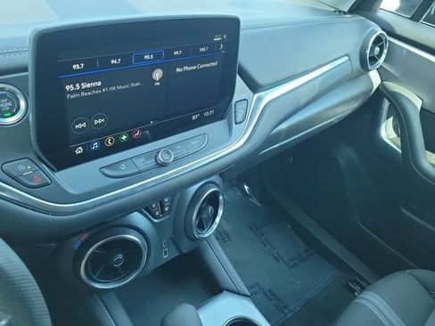 Used 2025 Chevrolet Blazer LT FWD image 27