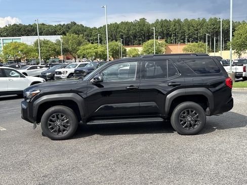 Used 2025 Toyota 4Runner SR5 AWD/4WD image 8