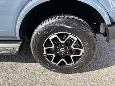 Used 2025 Ford Bronco Outer Banks image 9