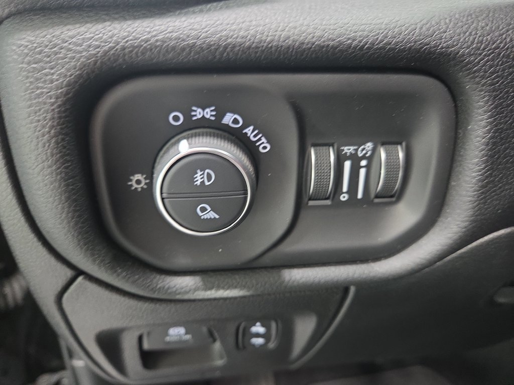 Used 2026 RAM 1500 Laramie AWD/4WD image 31