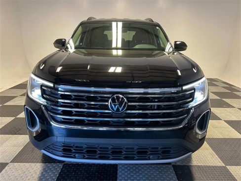 Certified 2024 Volkswagen Atlas SE image 2