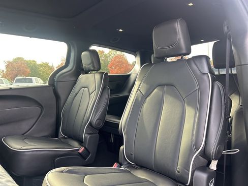 New 2026 Chrysler Pacifica Limited w/ S Appearance Package image 13