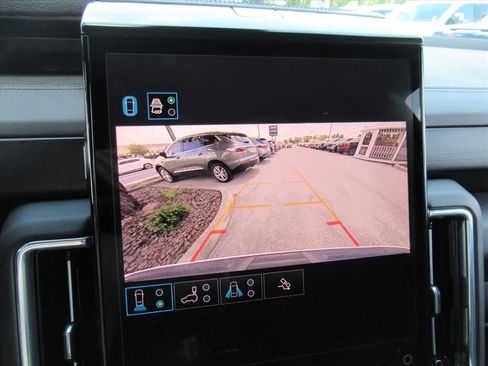 Used 2025 GMC Yukon XL Denali RWD image 28