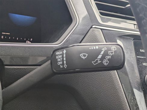 Used 2022 Volkswagen Tiguan SE R-Line image 26