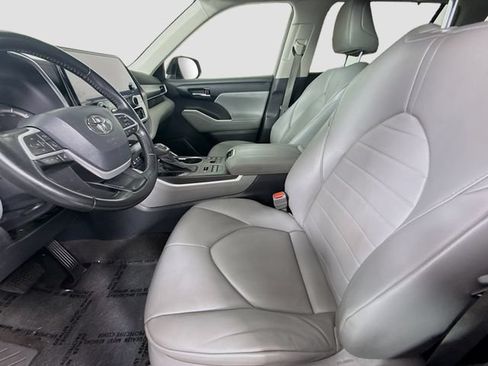 Used 2023 Toyota Highlander XLE AWD/4WD image 20