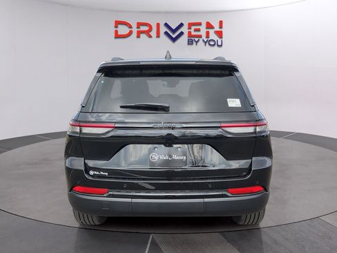 New 2025 Jeep Grand Cherokee Altitude image 4