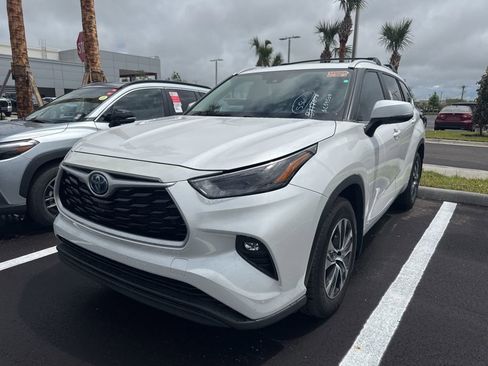 Used 2023 Toyota Highlander XLE image 1